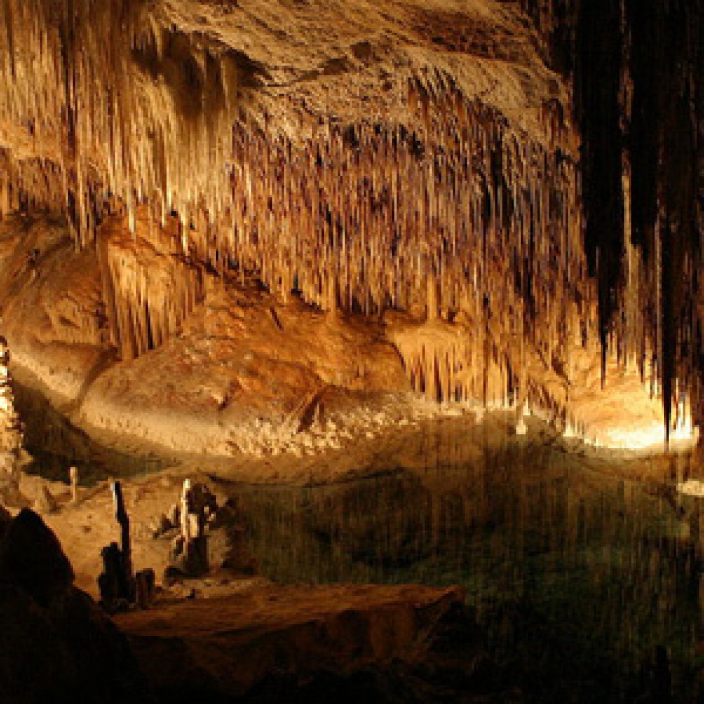 Cuevas_del_Drach