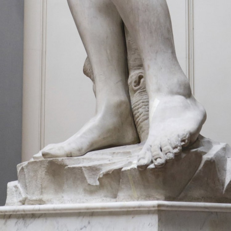 El David se encuentra custodiado bajo un cristal blindado. (iStock)