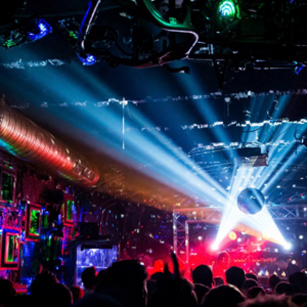 Cross Club, es una de las discotecas más impresionantes