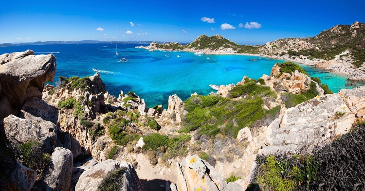 Vuelo + 7 noches de hotel en Cerdeña desde 155€