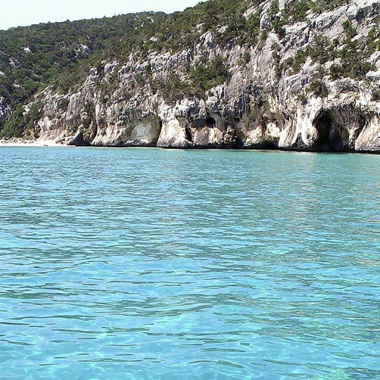 Vuelo + 7 noches de hotel en Cerdeña desde 138€