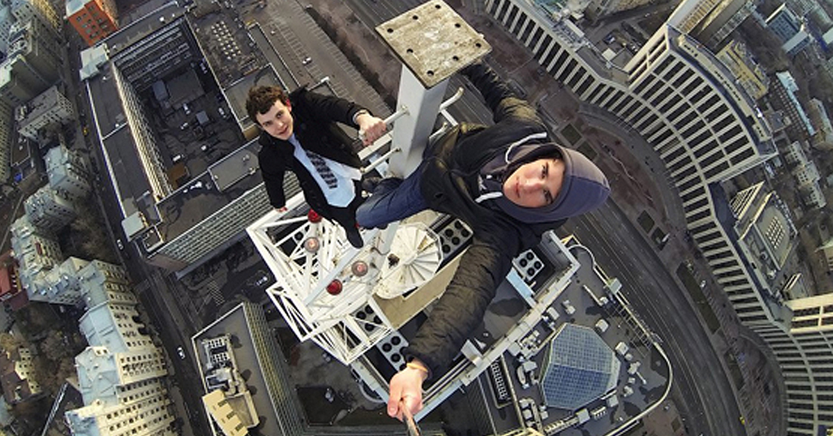 Los 10 selfies viajeros más peligrosos y vertiginosos