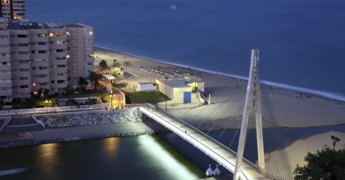 Fuengirola de noche (iStock)