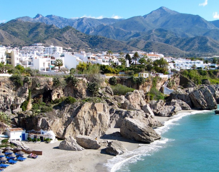 Noche para dos personas en Nerja desde 40€