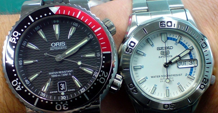 Relojes en una muñeca. Raúl A.- (Flickr)