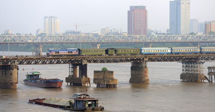 La intrigante Hanoi, en Vietnam, desde el Río Rojo. Bertrand Rieger (GTres).