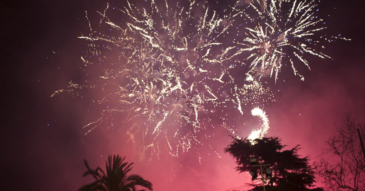 Las noches de las Fallas siempre guardan momentos mágicos (iStock)