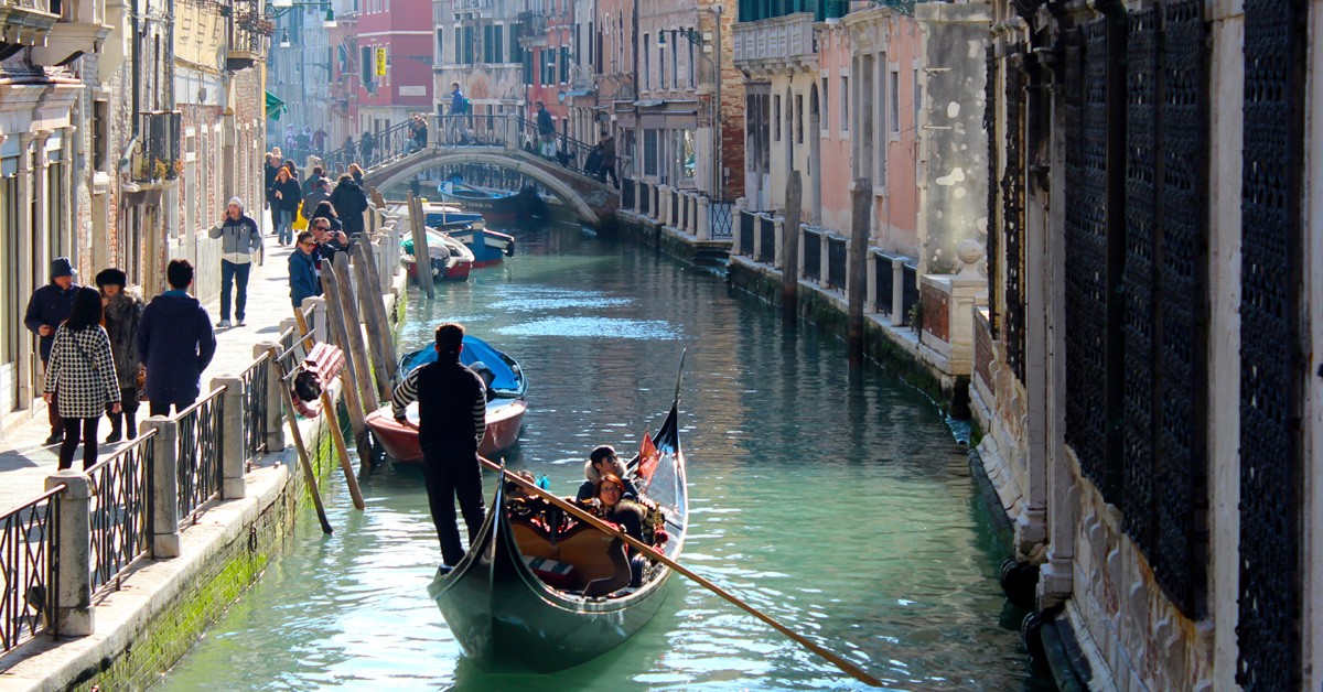 Paseo en góndola por Venecia (iStock)