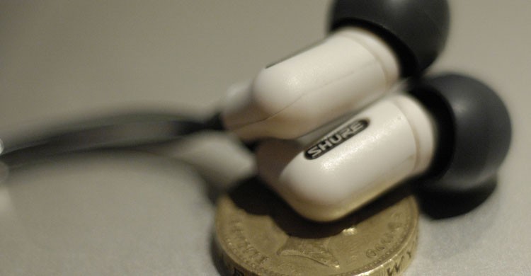 Cuidado con lo que te metes en las orejas 