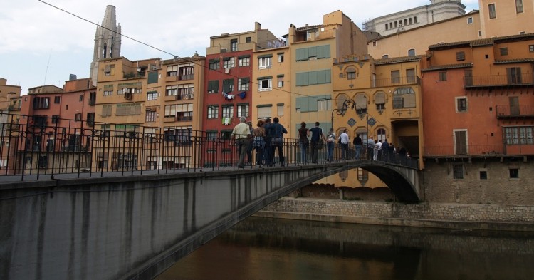 Puente de Prim, en Girona, que une el Barri Vell con la Plaza de San Agustín. Lidia Esparraguera (Flickr)