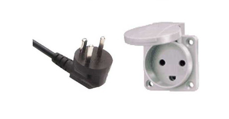 Enchufe de tipo K. Publicado bajo la licencia Dominio público vía Wikimedia Commons.