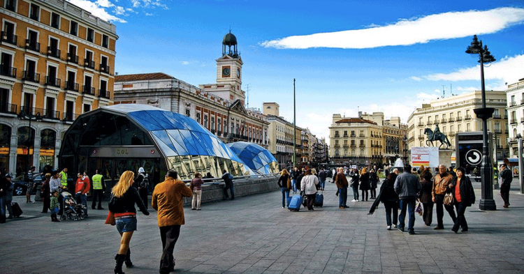 Puerta del Sol - calle Mayor (http://www.flickr.com/people/21184068@N05)
