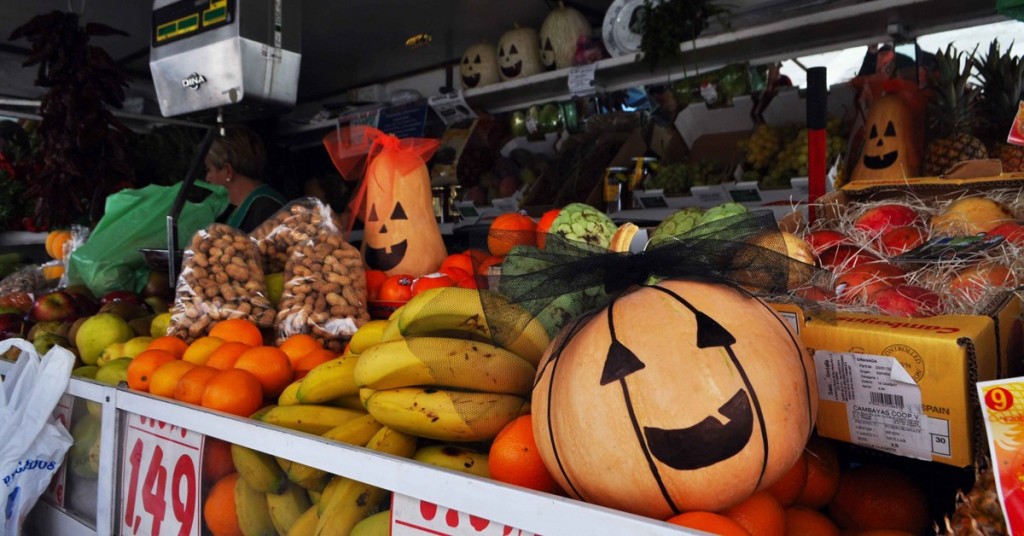 Fiesta de Tosantos en el Mercado de Barbate. Heraldo de Barbate, Fernández