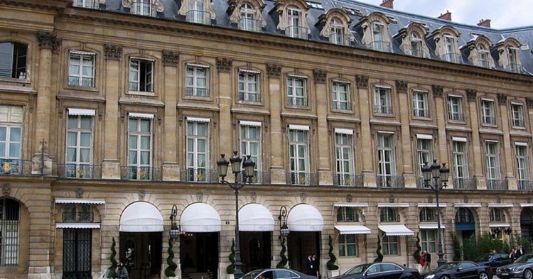 Hotel Ritz Coco Chanel (https://commons.wikimedia.org/wiki/File:Hotel_Ritz_Paris.jpg)