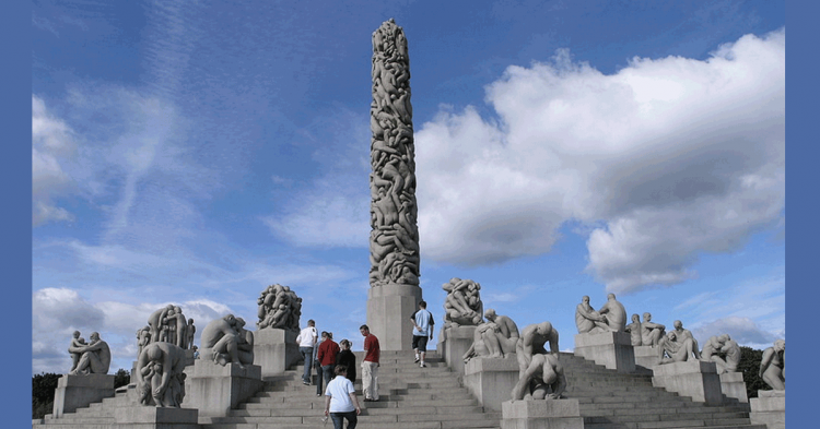 Monolito Parque Frogner Oslo (https://commons.wikimedia.org/)