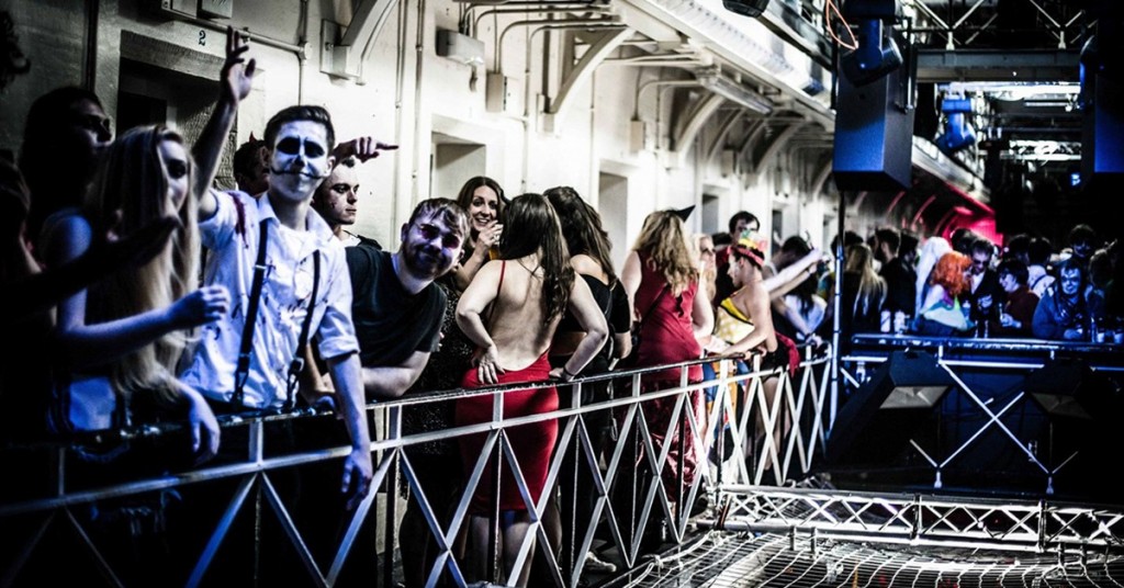 Sigue leyendo 5 raves en lugares que jamás te esperarías