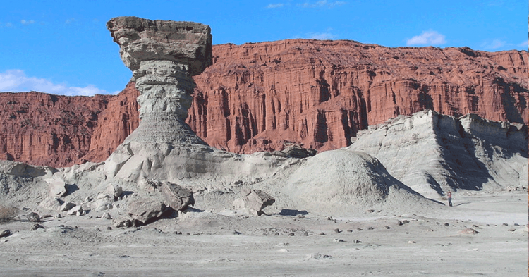 Valle de la Luna San Juan Argentina (https://en.wikipedia.org/wiki/Ischigualasto_Provincial_Park#/media/File:A_-_Valle_de_la_Luna,_el_hongo,_San_Juan,_Argentina.jpg)