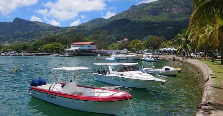 Para hacerse una idea de lo pequeña que es esta capital, solo hace falta echarle un vistazo a su pequeño puerto. David Stanley (Flickr)