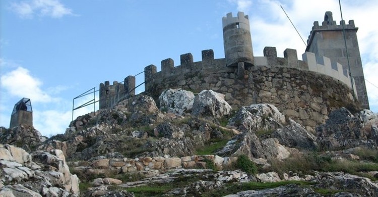 Folgosinho y su castillo. (Wikipedia Creative Commons).