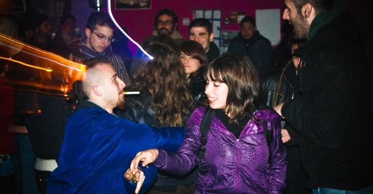 Jóvenes en una discoteca. paride de carlo (Flickr)