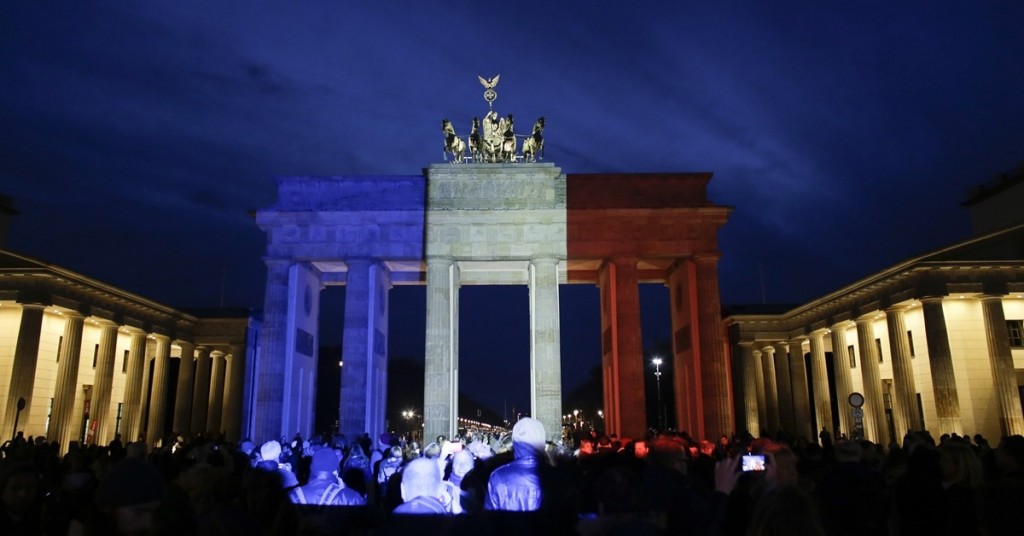 Sigue leyendo #TodosSomosParís: Francia ilumina el mundo