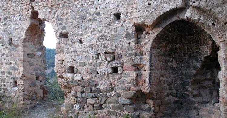 Si quieres alejarte del bullicio de la ciudad, Abrera es tu sitio para perderte. (wikipedia.org)