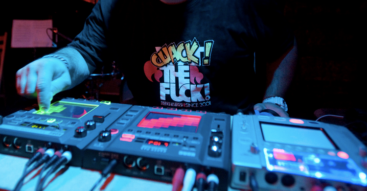 Dj Jamboree (https://www.flickr.com/photos/thundershead/)