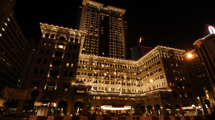 Hotel Peninsula (https://commons.wikimedia.org/wiki)