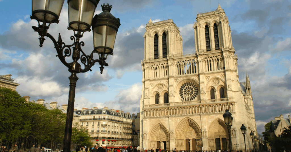Catedral de Notre-Dame en París (Wikipedia)