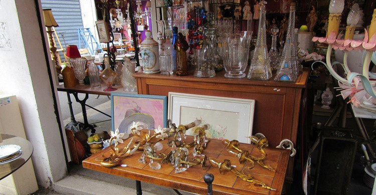 Puesto en el Marché aux Puces de París. Pergl Pergl (Flickr)
