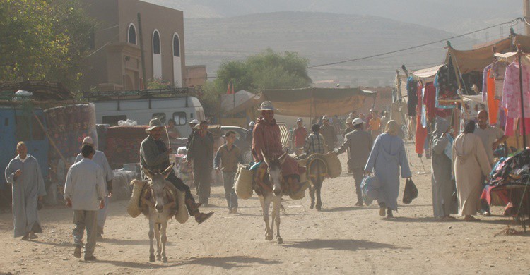 Escena cotidiana en una de las calles de Amizmiz. dave massie (Flickr).