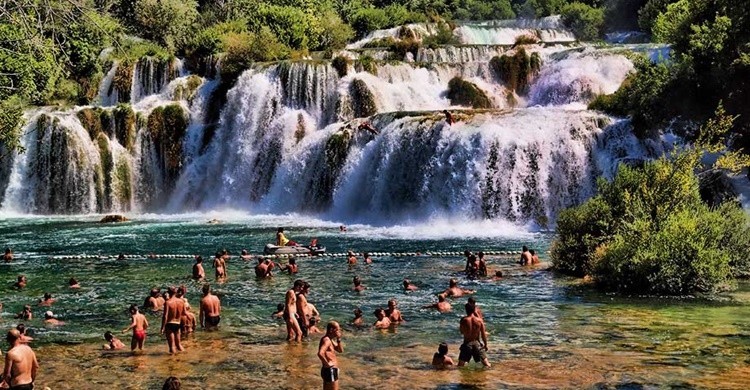 Bañistas en las cataratas de Krka. Mario Fajt (Flickr)