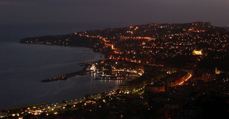 Nápoles, al anochecer. Andrea (Flickr)