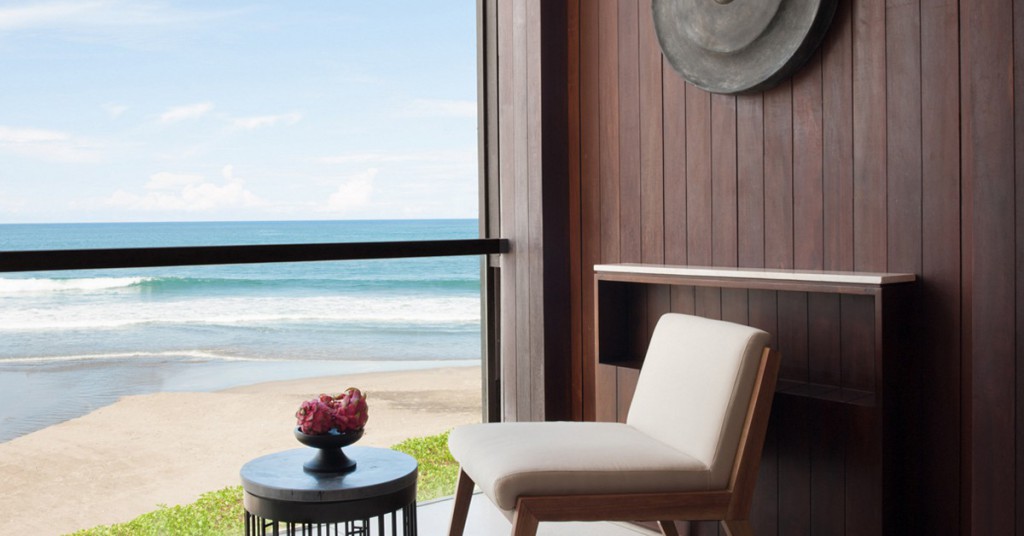Vistas a la playa desde la habitación. Alila Seminyak