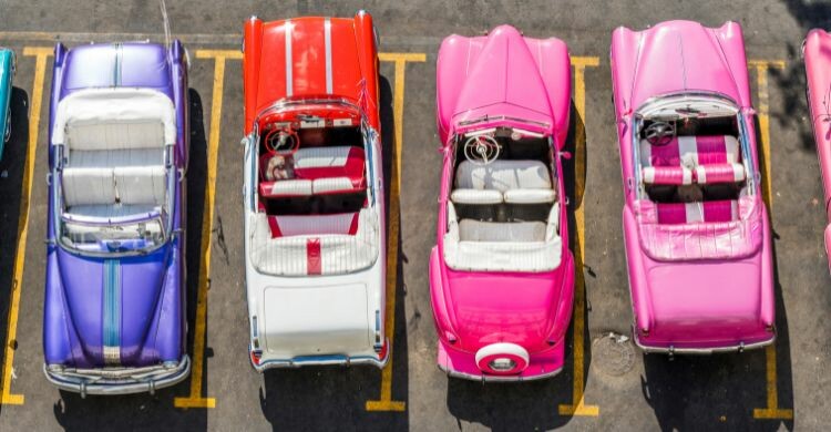Coches antiguos (Canva)