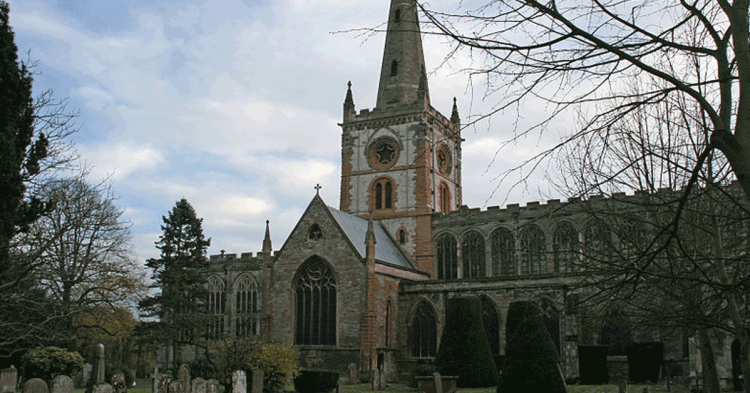 Iglesia Holy Trinity (Wikipedia)