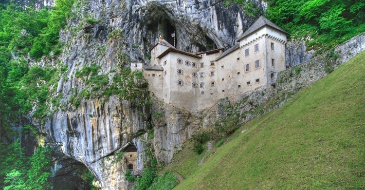 Castillo de Predjama. Elio (Flickr)