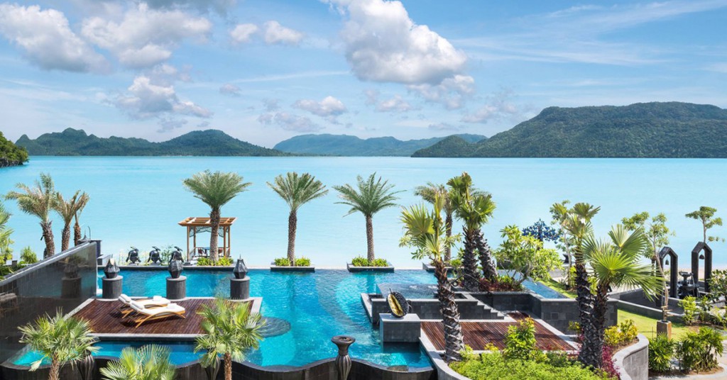 Piscina principal. St. Regis Langkawi, Facebook