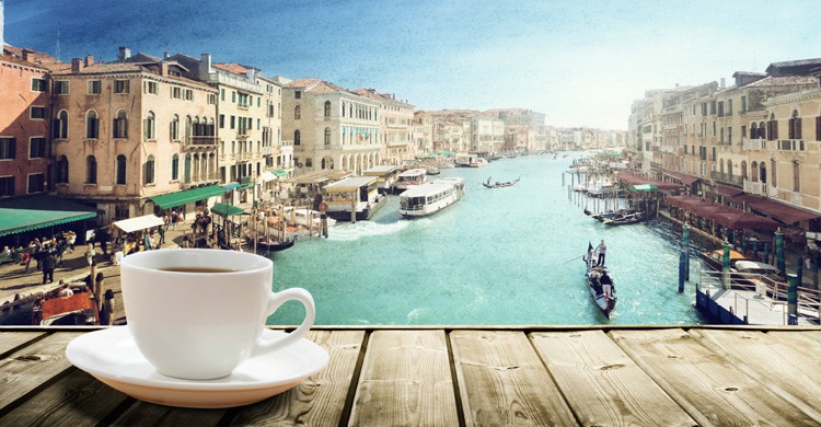Café con vistas a Venecia (iStock)
