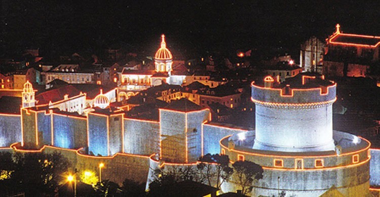 Decoración navideña en Dubrovnik (Fuente: blog.only-apartments.es)