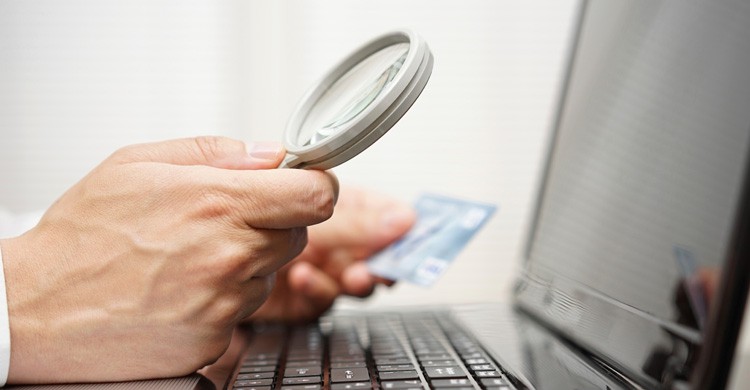 Debemos fijarnos bien en las coberturas que ofrece cada seguro de viajes (iStock)
