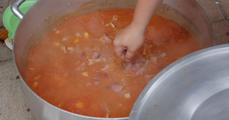 El marmitako de bonito característico de la cocina vasca (Flickr)