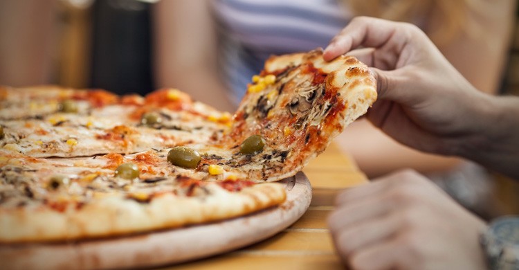 Sorrento cuenta con varios restaurantes donde preparan sabrosas pizzas (iStock)