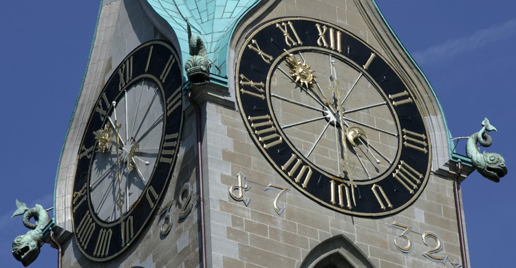 Reloj de la torre de la iglesia de San Pedro (iStock)