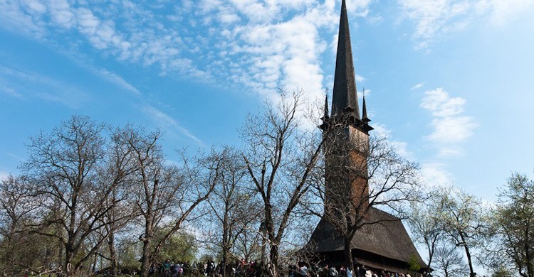 Iglesia de Surdesti (brajdo.com)