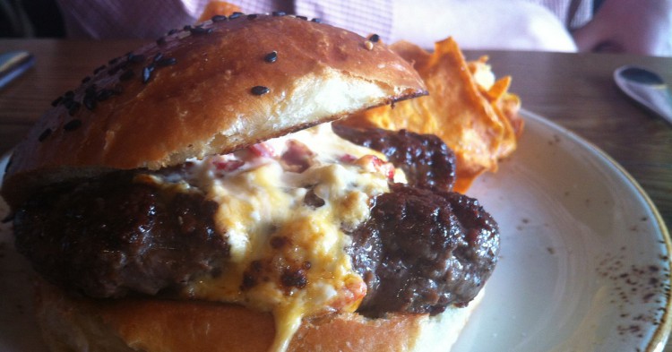 Abusar del fast food causa estragos (Flickr)