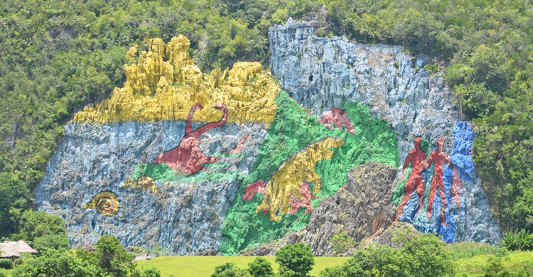 Mural de la Prehistoria en el Valle de Viñales (iStock)