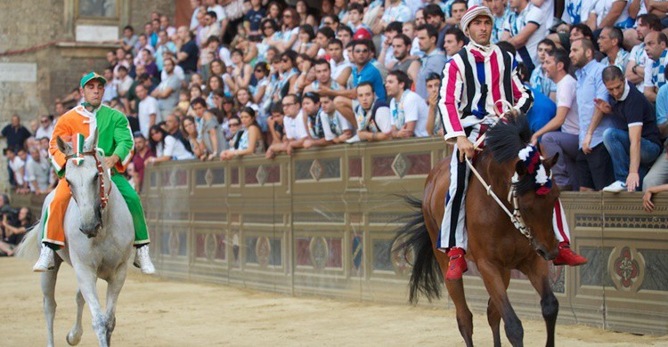 Momento del Palio di Siena. Janus Kinase (Flickr)