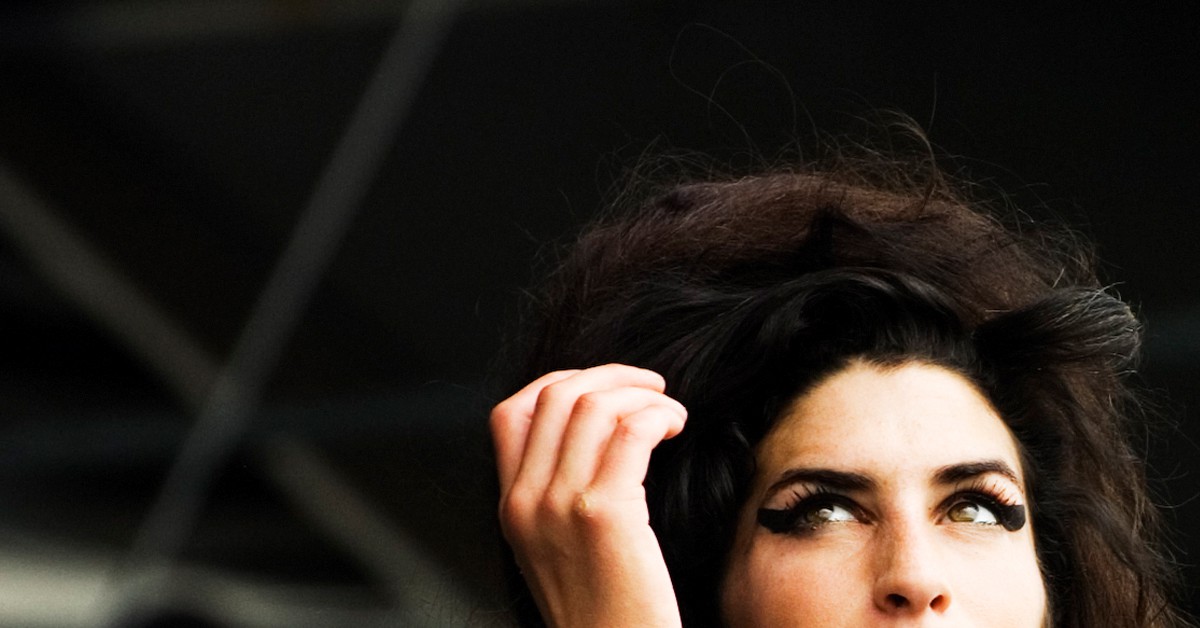 Amy Winehouse. teakwood, Foter