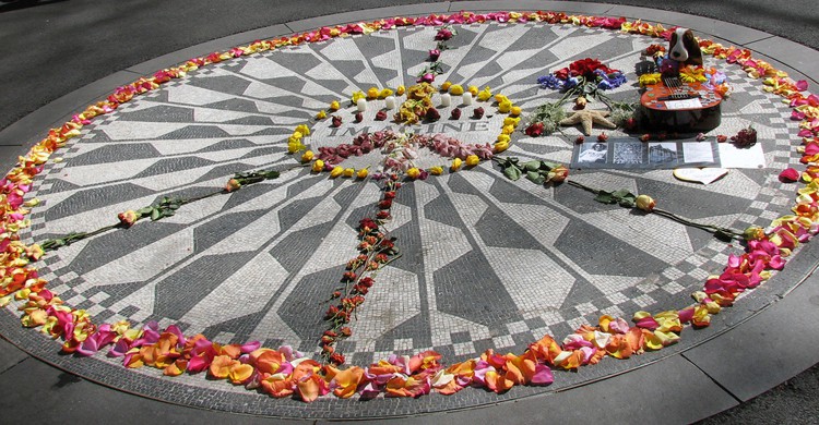 El memorial de Imagine de John Lennon es uno de los lugares más visitados de NY.  (Lara Mercer Photography, Foter)